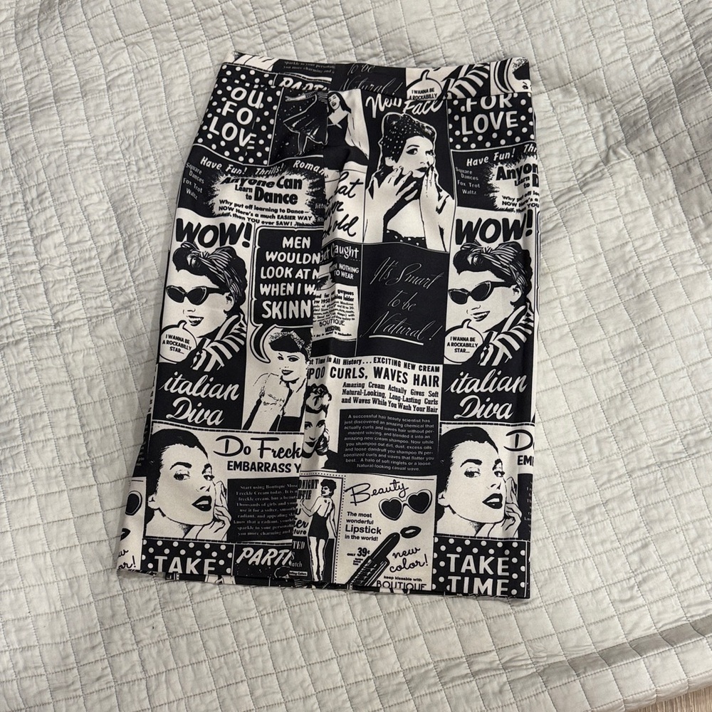 Moschino Graphic Print Pencil Skirt